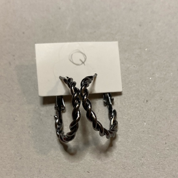 *BOGO FREE* Roped, hooped earrings with clasp back - Picture 1 of 3